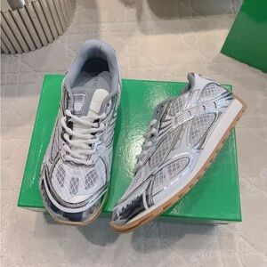 🥔Bottega Veneta Sneakers with Signature Design